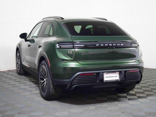 OAK GREEN 2026 Porsche Macan Macan Electric