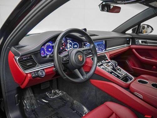 2023 Porsche Panamera 4 Platinum Edition