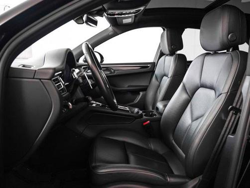 2022 Porsche Macan AWD