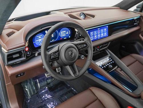 2025 Porsche Macan Turbo