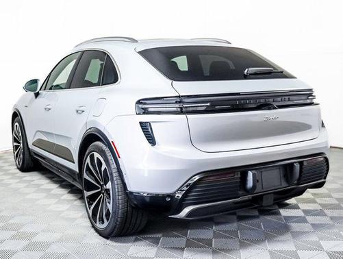 2024 Porsche Macan Turbo