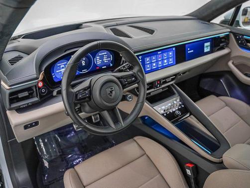 2024 Porsche Macan Turbo
