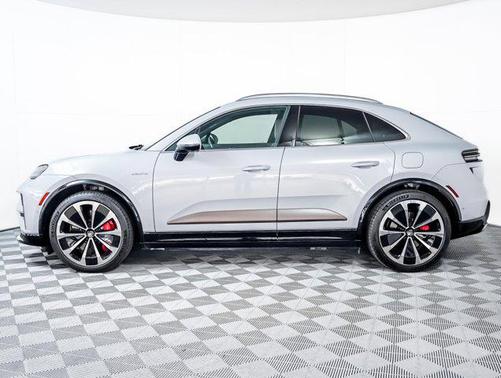 2024 Porsche Macan Turbo