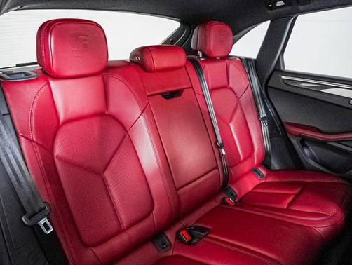2022 Porsche Macan AWD