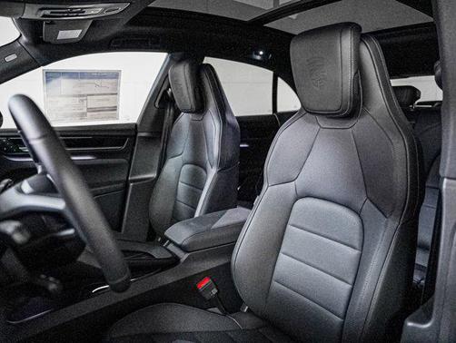 2026 Porsche Macan 4