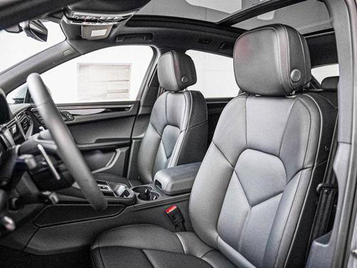 2025 Porsche Macan AWD