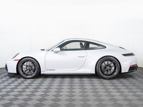 2025 Porsche 911 Carrera GTS
