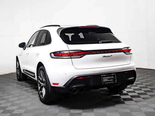 2025 Porsche Macan Base