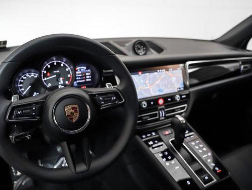 2025 Porsche Macan AWD