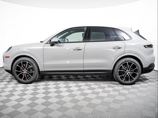 Chalk 2026 Porsche Cayenne Cayenne