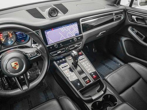 2022 Porsche Macan Base