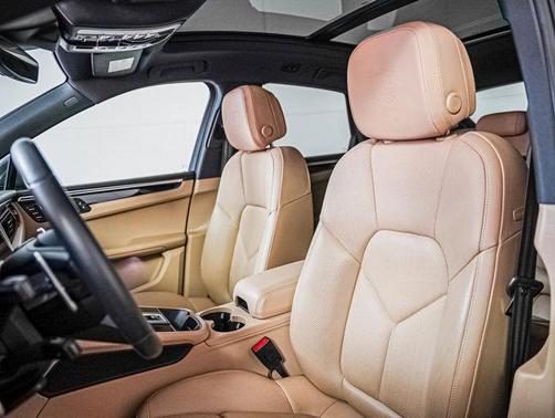 2023 Porsche Macan T