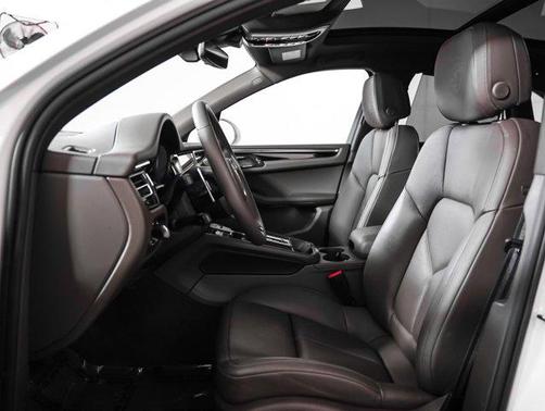 2025 Porsche Macan AWD