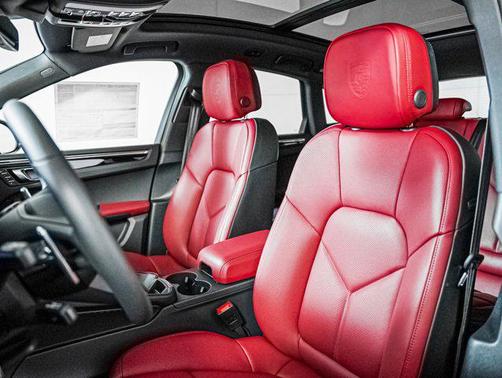 2026 Porsche Macan AWD