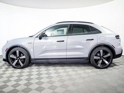 2025 Porsche Macan 4