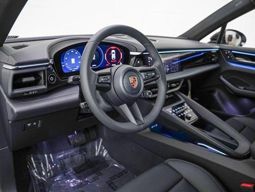 2025 Porsche Macan 4