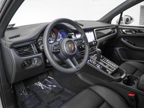 2025 Porsche Macan AWD