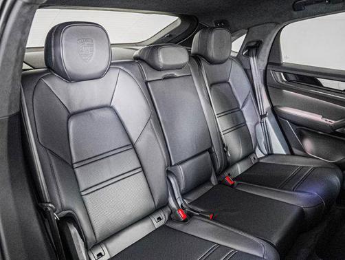 2025 Porsche Cayenne GTS