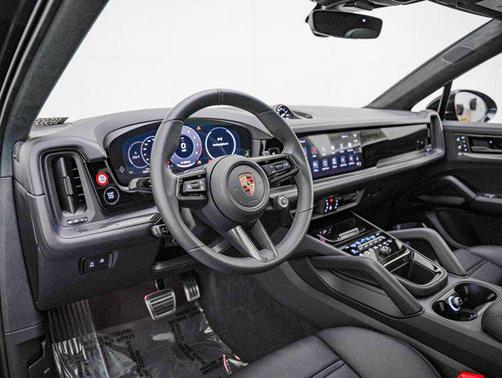 2025 Porsche Cayenne GTS