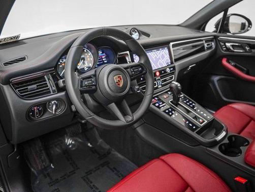 2025 Porsche Macan Base