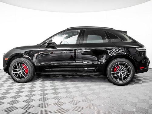 2025 Porsche Macan Base