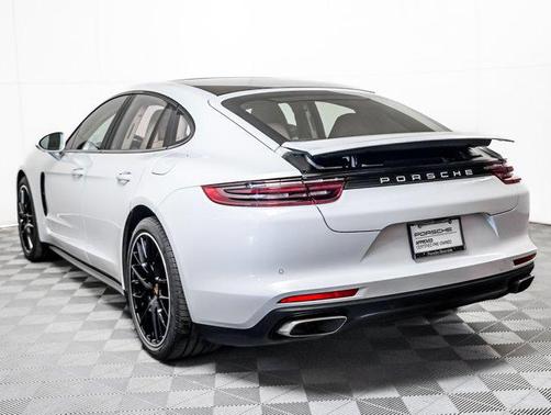 2018 Porsche Panamera 4