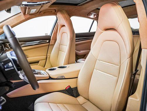 2018 Porsche Panamera 4