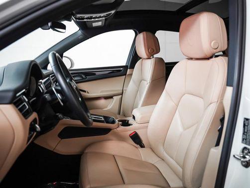 2023 Porsche Macan AWD