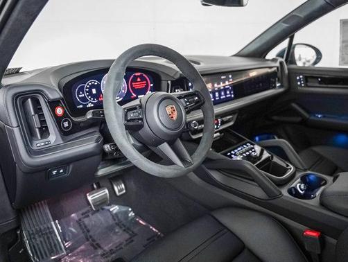 2025 Porsche Cayenne GTS