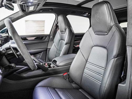 2025 Porsche Cayenne GTS