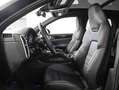 2023 Porsche Cayenne Platinum Edition
