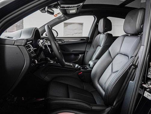 2025 Porsche Macan AWD