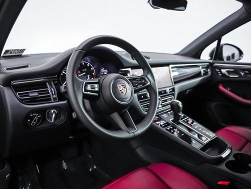 2025 Porsche Macan AWD