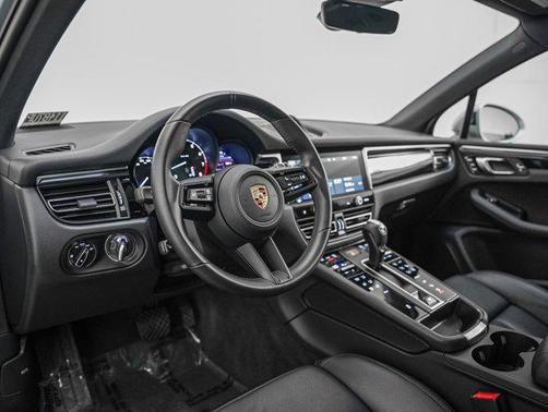 2023 Porsche Macan AWD