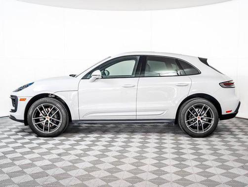 2025 Porsche Macan AWD