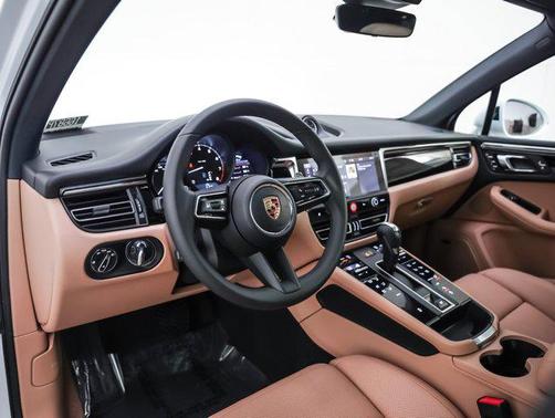 2025 Porsche Macan AWD