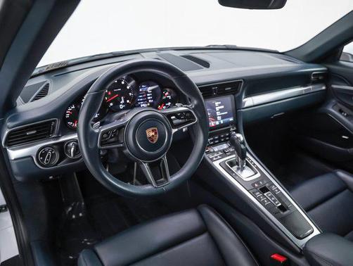 2018 Porsche 911 Carrera
