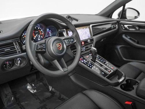 2025 Porsche Macan AWD