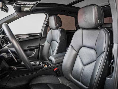 2024 Porsche Macan Base (PDK)