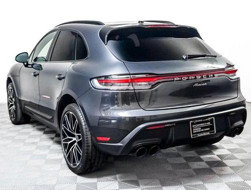 2024 Porsche Macan Base (PDK)