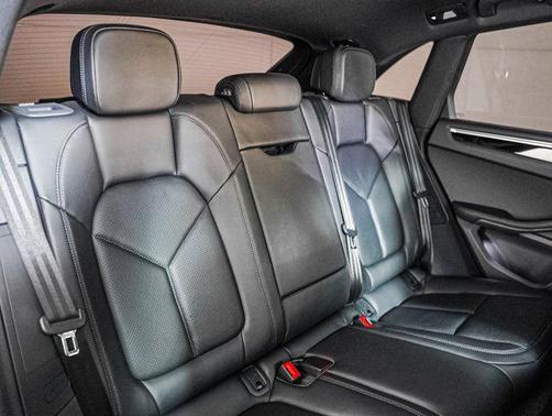 2024 Porsche Macan Base (PDK)