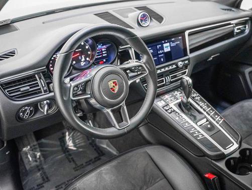 2021 Porsche Macan Base