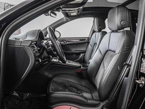 2021 Porsche Macan Base