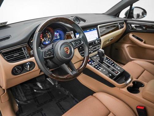 2022 Porsche Macan Base