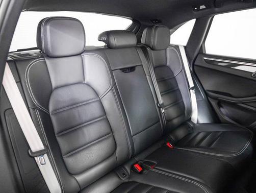 2022 Porsche Macan S