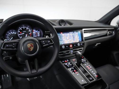 2025 Porsche Macan AWD