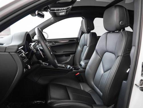 2025 Porsche Macan AWD