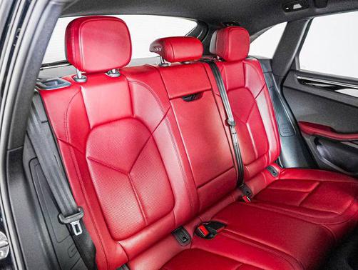 2025 Porsche Macan AWD