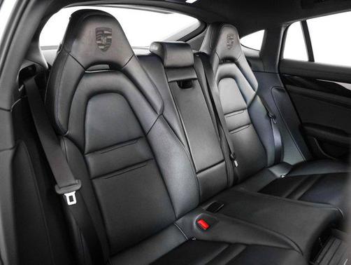 2023 Porsche Panamera 4