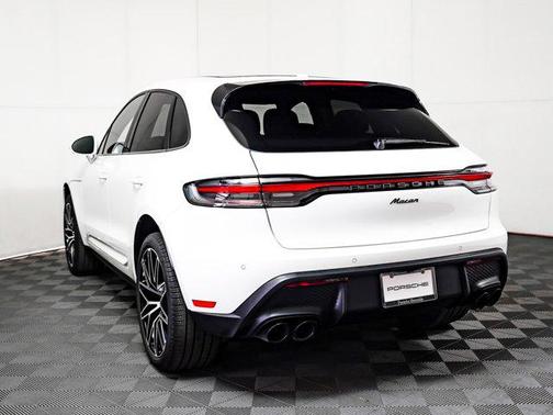 2025 Porsche Macan Base